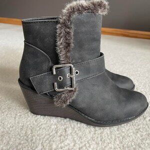 Women's Wedge Boots by Rampage 6.5 trimmed in faux fur with side buckle